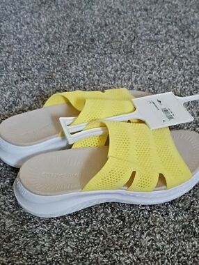 Easy Spirit Yellow and White Slip-On Sandal